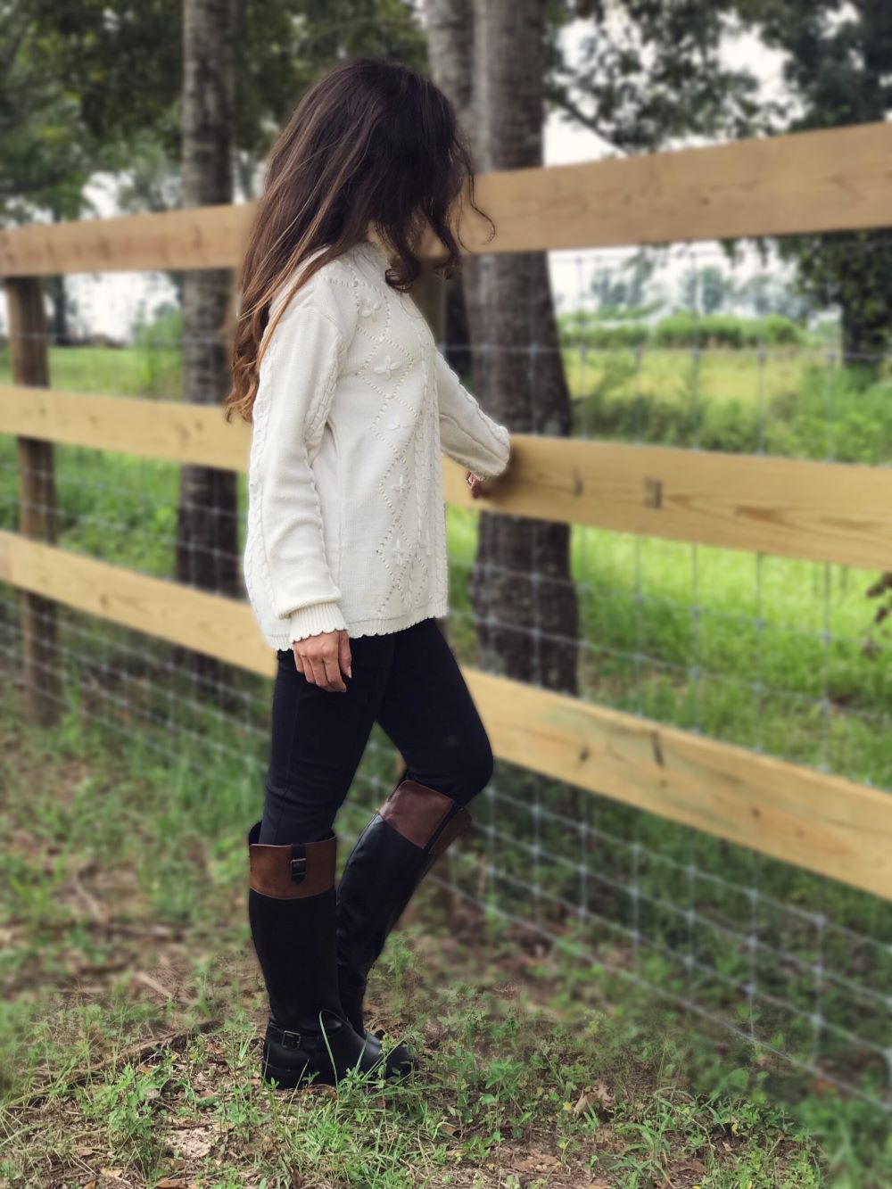 fall country outfit ideas leggings sweaters and boots